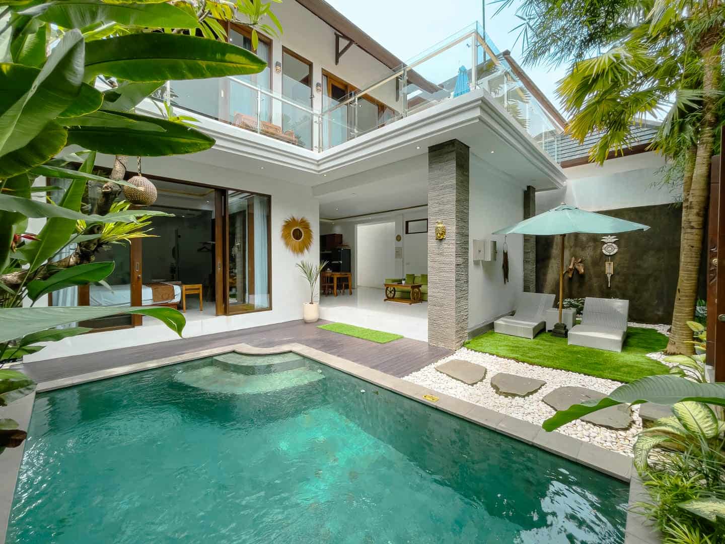 BALINESE STYLE DESIGN 2/3 BEDROOM FOR SALE LEASEHOLD IN SEMINYAK BE-1879