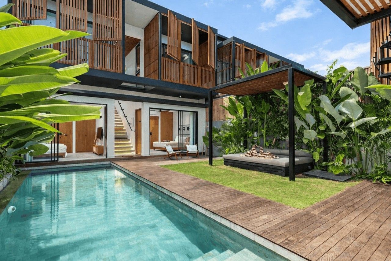 WALKING DISTANCE TO THE BEACH 4 BEDROOM VILLA FOR SALE LEASEHOLD IN CANGGU BE-2666