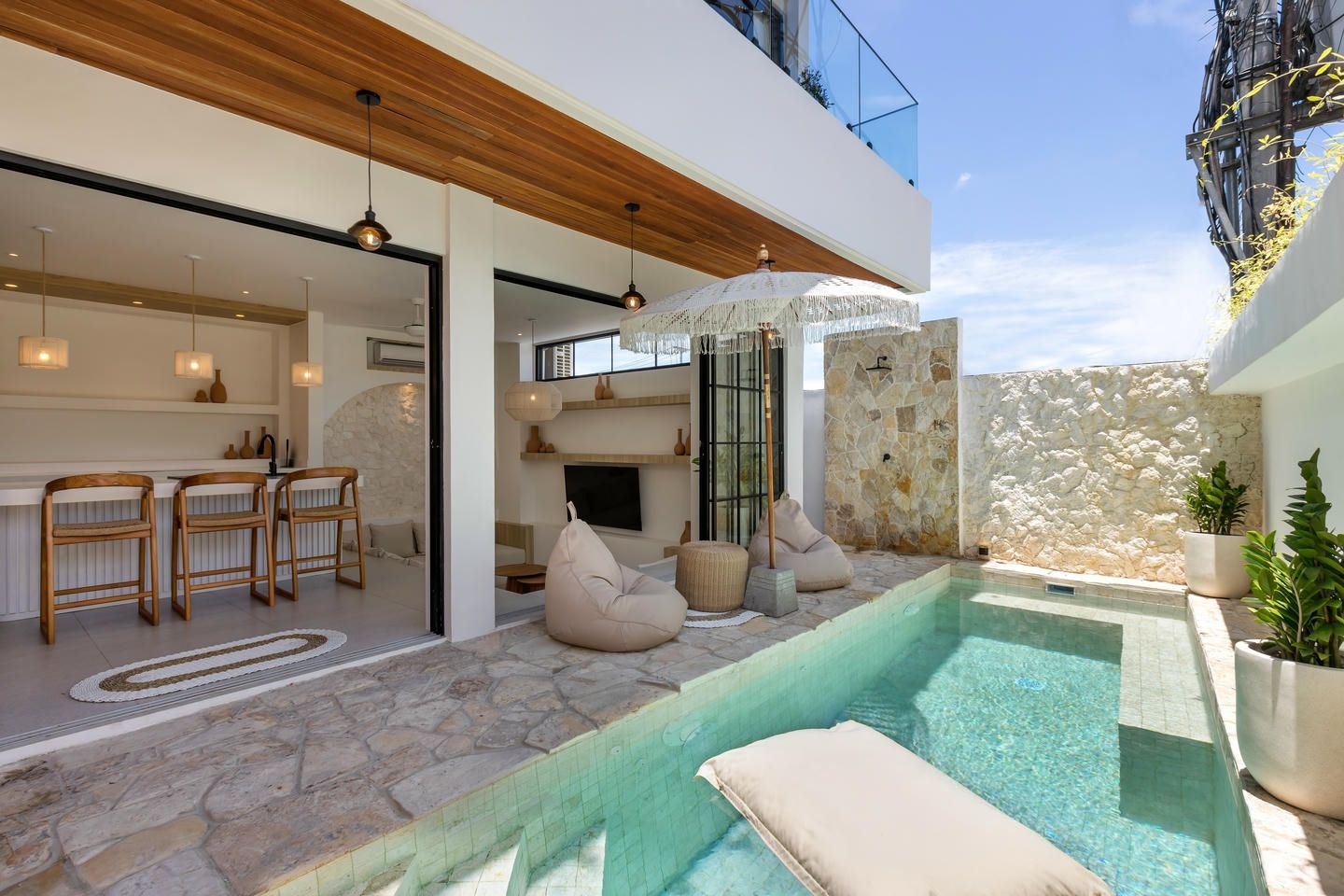 CLOSE TO THE BEACH 6 BEDROOM VILLA FOR SALE LEASEHOLD IN BERAWA BE-2917