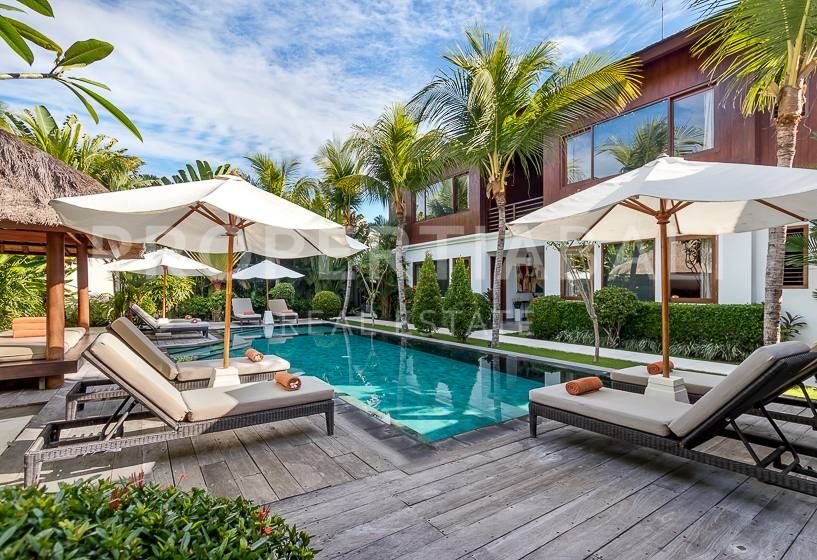 2 LUXURIOUS VILLAS IN THE HEART OF SEMINYAK